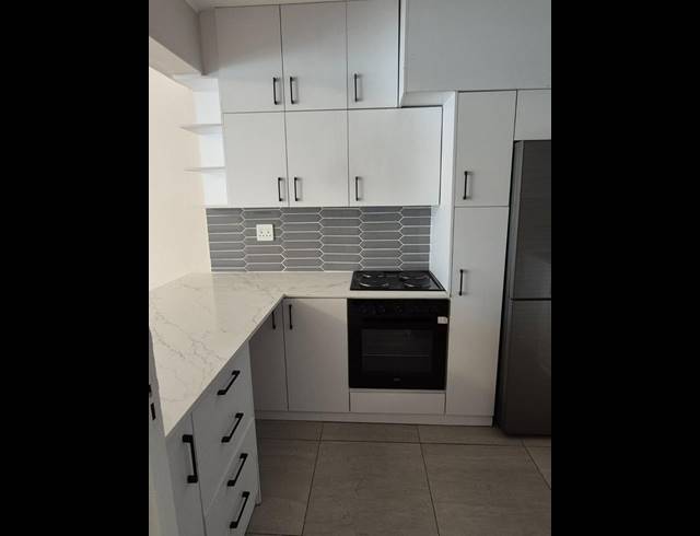 1 BEDROOM PROPERTY TO RENT IN SEA POINT